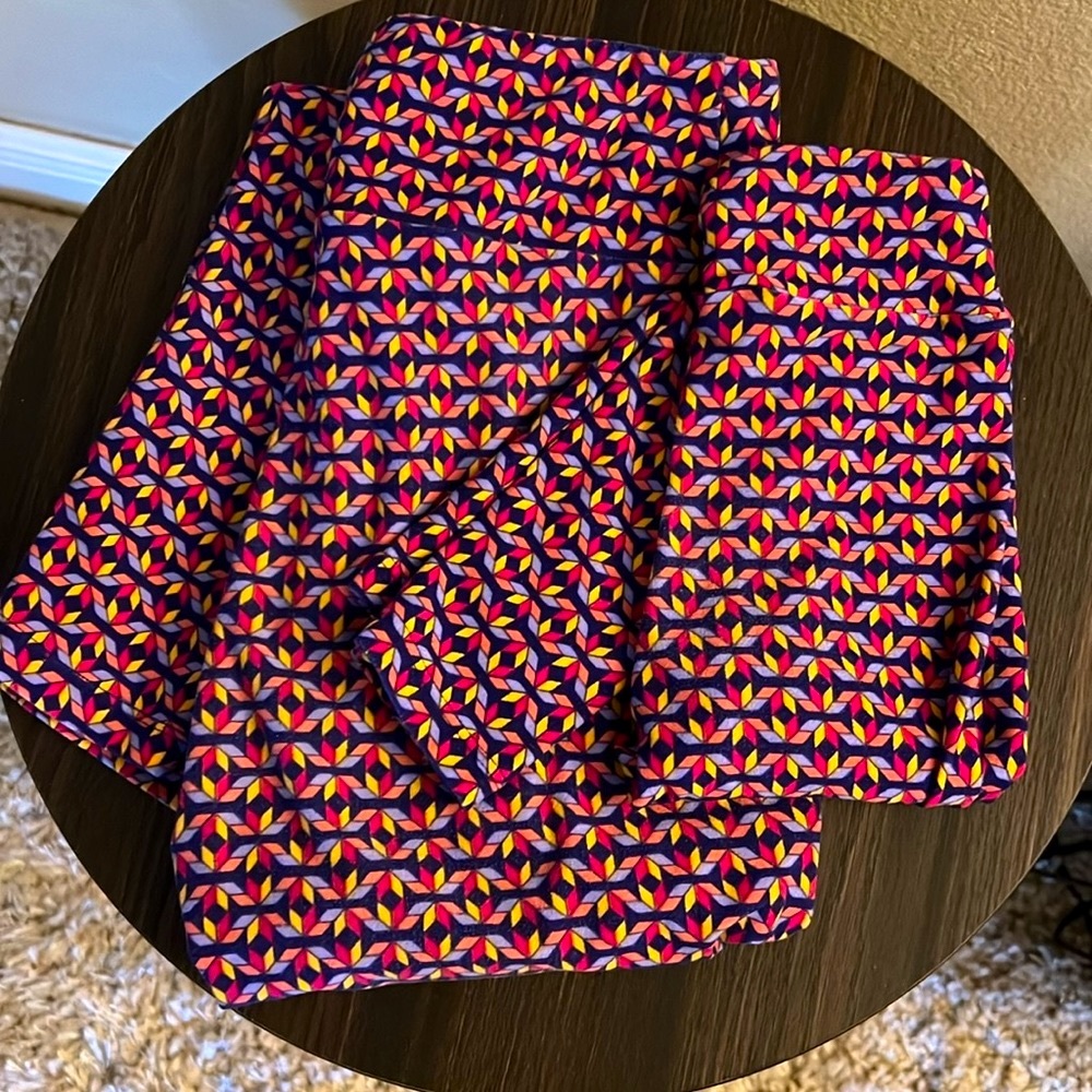 Mommy & Me Matching Pinwheel Pattern leggings Pinks Purples Spring Print (OS&SM)